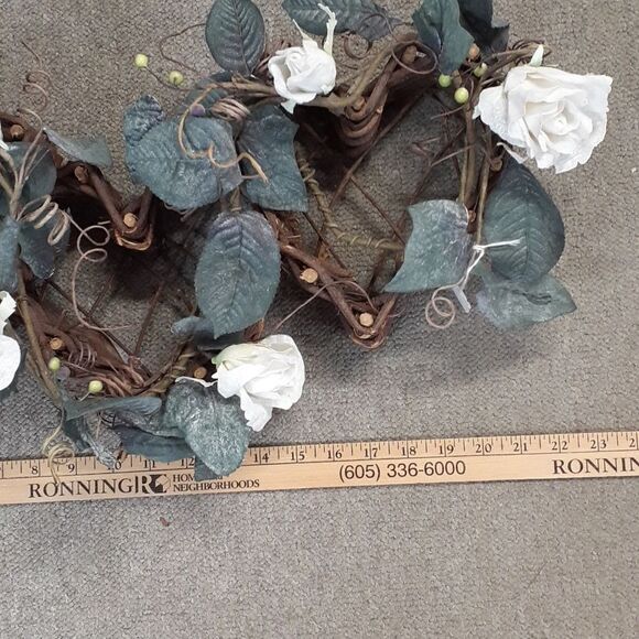 Vintage wood grapevine trailing triple heart shaped basket with white roses - Picture 5 of 6